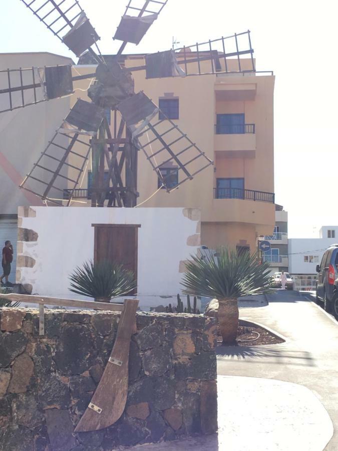 Calle Eusebio Carballo Estevez Corralejo Bagian luar foto